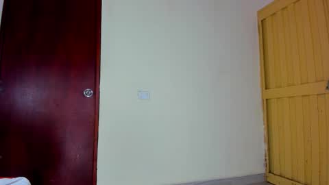 Snapshot of kiwi_mmm chatting on September 23, 2025, 10:35 pm kiwi_mmm online show from September 23, 2025, 10:35 pm