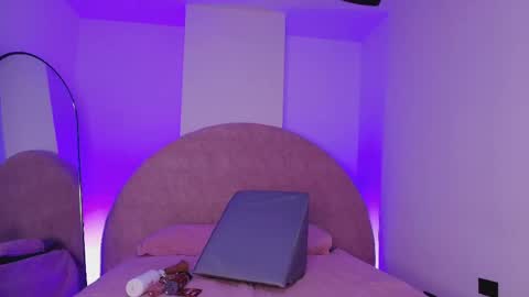 Kkira  online show from May 7, 2026, 11:59 am