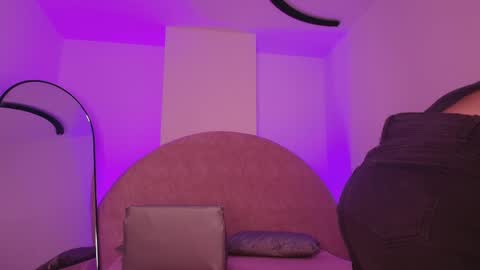 Kkira  online show from May 12, 2026, 11:51 am