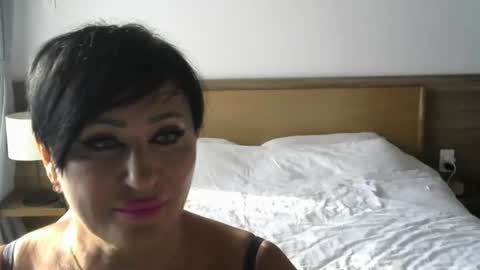 kleo901854860422 online show from June 14, 2026, 9:44 am