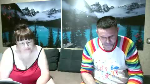 Snapshot of kleosnow chatting on September 26, 2025, 8:24 pm Kleosnow online show from September 26, 2025, 8:24 pm