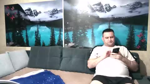 Snapshot of kleosnow chatting on October 2, 2025, 8:32 am Kleosnow online show from October 2, 2025, 8:32 am