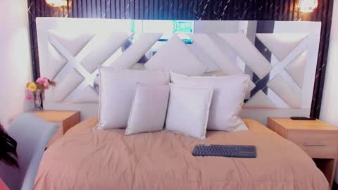  Kloe  online show from December 7, 2024, 3:30 pm