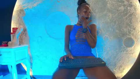 Snapshot of kloee_12 chatting on September 18, 2025, 2:52 pm K L O E online show from September 18, 2025, 2:52 pm