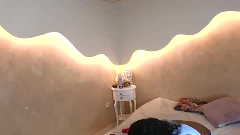 Snapshot of kloee_12 chatting on September 25, 2025, 12:09 pm K L O E online show from September 25, 2025, 12:09 pm