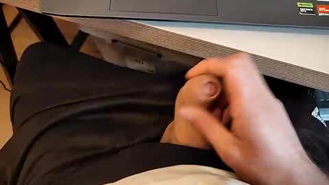 Snapshot of knilbonk chatting on November 6, 2025, 9:43 am knilbonk online show from November 6, 2025, 9:43 am