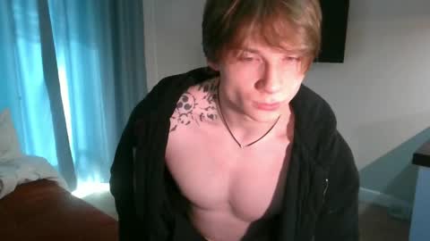 Snapshot of knotsiemens chatting on April 21, 2026, 5:25 am Adam online show from April 21, 2026, 5:25 am