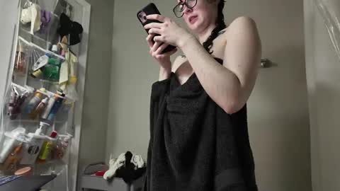 knottyrabbit online show from December 23, 2025, 1:14 am