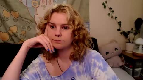 Snapshot of komorebbi chatting on June 24, 2026, 10:42 pm Marta online show from June 24, 2026, 10:42 pm