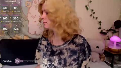 Snapshot of komorebbi chatting on July 4, 2026, 2:18 am Marta online show from July 4, 2026, 2:18 am