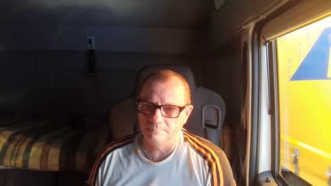 Snapshot of komputer123456789 chatting on December 8, 2024, 1:36 pm Bogdan online show from December 8, 2024, 1:36 pm