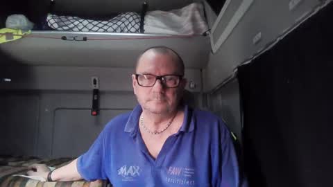 Snapshot of komputer123456789 chatting on January 18, 2025, 11:43 am Bogdan online show from January 18, 2025, 11:43 am