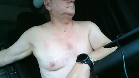 Snapshot of komputer123456789 chatting on November 14, 2025, 1:21 pm Bogdan online show from November 14, 2025, 1:21 pm