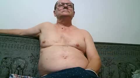 Snapshot of komputer123456789 chatting on November 24, 2025, 8:19 pm Bogdan online show from November 24, 2025, 8:19 pm