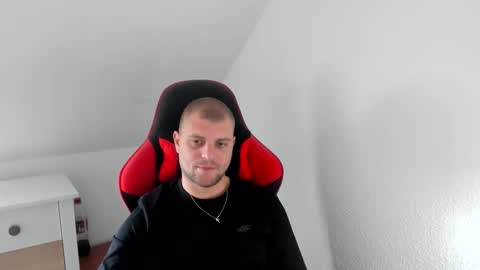 Snapshot of kozik1992 chatting on October 18, 2025, 10:27 am Bartek online show from October 18, 2025, 10:27 am