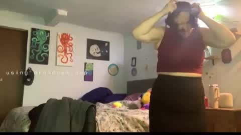 Snapshot of kreamyk420 chatting on May 4, 2026, 2:02 pm kreamyk420 online show from May 4, 2026, 2:02 pm