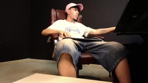 KrewVaughn online show from October 17, 2025, 10:18 am