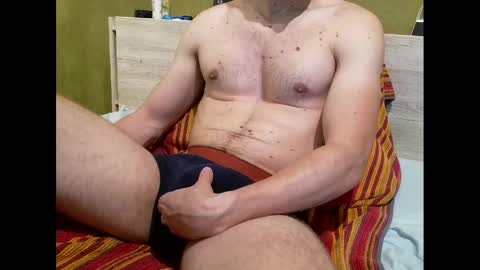 cricri2633 online show from May 3, 2026, 7:31 pm