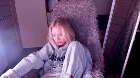 kris_grant online show from January 26, 2025, 1:36 pm