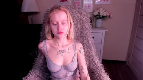 kris_grant online show from February 8, 2025, 10:39 am