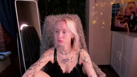 kris_grant online show from November 14, 2025, 10:25 am