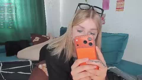 Snapshot of krisi_myrr chatting on June 29, 2026, 1:33 pm Kristina3 online show from June 29, 2026, 1:33 pm