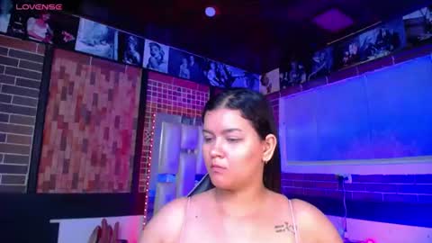 kriss_sweetboobs online show from June 27, 2026, 1:50 pm
