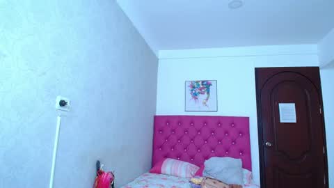kriss_sweetboobs online show from July 16, 2026, 1:06 pm