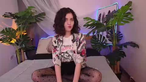 Krissy online show from November 17, 2025, 2:12 pm