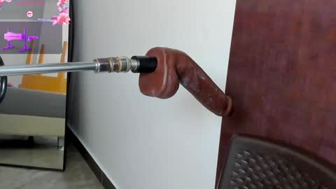 Snapshot of kristal_blond chatting on December 30, 2024, 9:37 am online show from December 30, 2024, 9:37 am