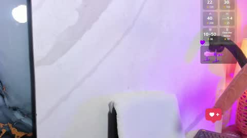 Snapshot of kristal_blond chatting on October 9, 2025, 4:43 am online show from October 9, 2025, 4:43 am