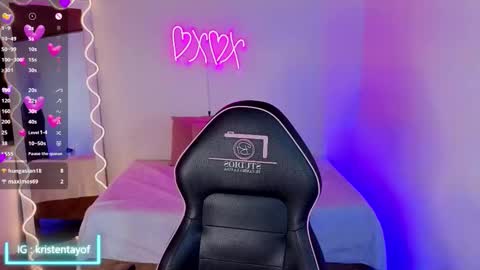 Snapshot of kristen_tay chatting on October 17, 2025, 3:20 am kristen_tay online show from October 17, 2025, 3:20 am