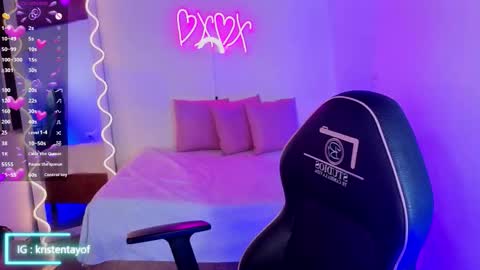 Snapshot of kristen_tay chatting on October 21, 2025, 3:18 am kristen_tay online show from October 21, 2025, 3:18 am