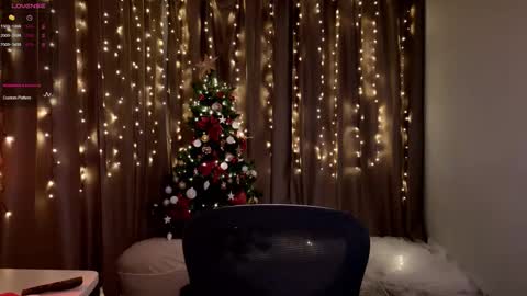 Snapshot of kristenegor chatting on December 18, 2025, 12:00 pm Kristen online show from December 18, 2025, 12:00 pm