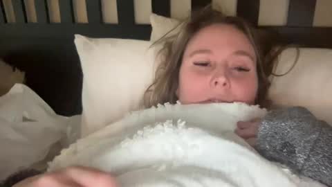 Kristi 3 online show from December 6, 2024, 9:35 pm