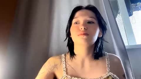 kristinaetoile online show from July 21, 2026, 10:39 am