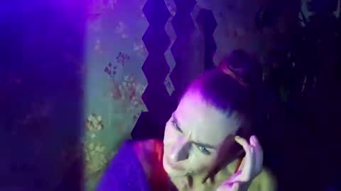 Snapshot of kristinagold44 chatting on February 14, 2025, 5:14 pm Kristina online show from February 14, 2025, 5:14 pm