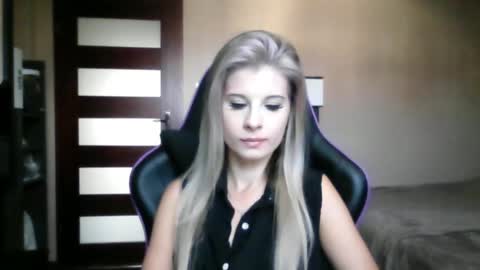 KristineAmore online show from September 17, 2025, 6:15 am