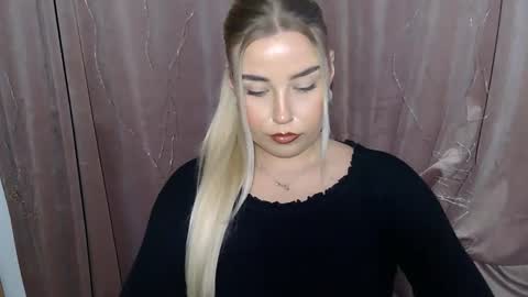 KristyFlowers online show from December 17, 2024, 10:01 am