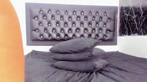 Snapshot of krixtybrown chatting on December 1, 2025, 9:09 pm krixty online show from December 1, 2025, 9:09 pm