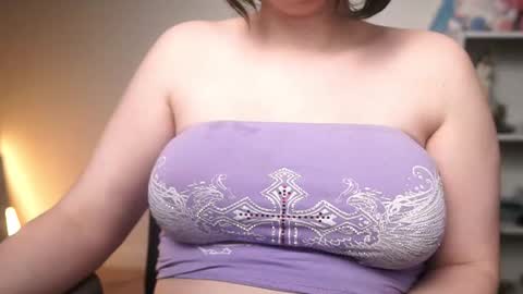 Snapshot of krystalsyxx chatting on March 8, 2026, 2:04 am Krystal Syx online show from March 8, 2026, 2:04 am