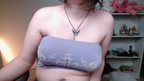 Snapshot of krystalsyxx chatting on April 3, 2026, 5:33 pm Krystal Syx online show from April 3, 2026, 5:33 pm