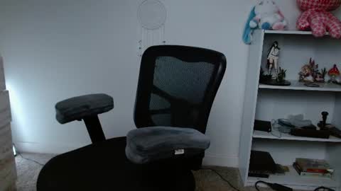 Krystal Syx online show from June 18, 2026, 1:48 pm