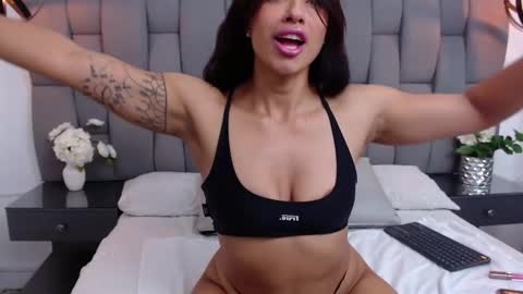 Snapshot of krystenfit chatting on February 25, 2025, 4:10 pm kristenfit online show from February 25, 2025, 4:10 pm