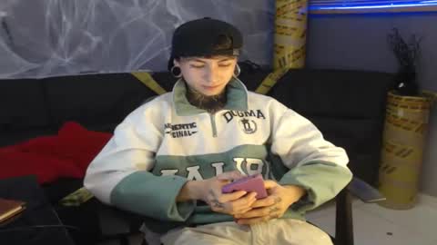 Snapshot of kuregari_xs chatting on October 26, 2025, 4:40 am kuregari_xs online show from October 26, 2025, 4:40 am