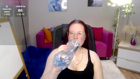 kuri_u online show from April 16, 2026, 11:44 am