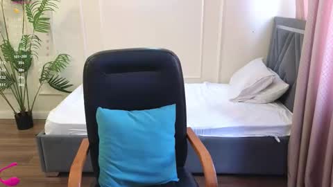 Ren online show from March 23, 2026, 3:43 am