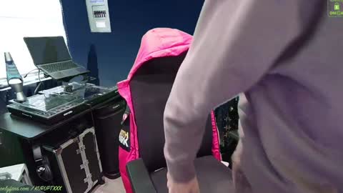 kuruptxxx online show from January 3, 2025, 5:42 pm