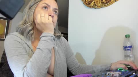 kyhara online show from January 26, 2025, 5:02 am