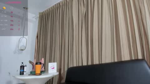 Snapshot of kyledoom chatting on December 17, 2025, 12:11 pm KyleDoom online show from December 17, 2025, 12:11 pm